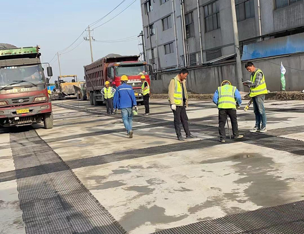江北老材料的新故事：玻璃纤维土工格栅如何在‘白改黑’浪潮中重获新生？